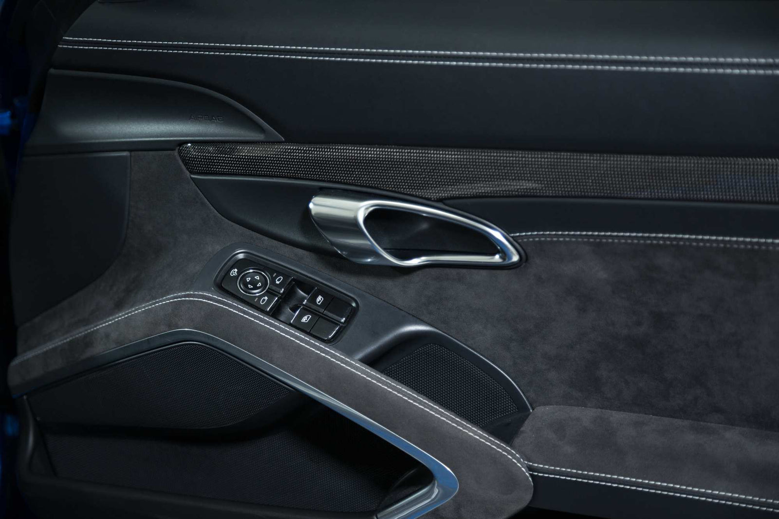 Minden, amit az Alcantaráról tudni kell: Szakszerű tisztítása és ápolása otthon