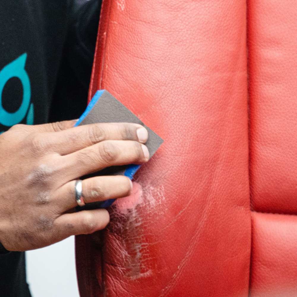 Autóülés javítás otthon: műbőr és bőr felületek kezelése